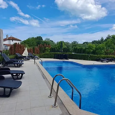 Infinity Studio, Apartman